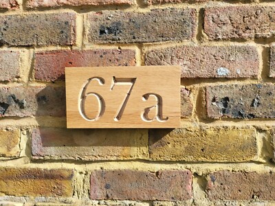 Personalisiertes geschnitztes Haus Holz Eiche Schild Holz graviert Zahl Plakette Outdoor