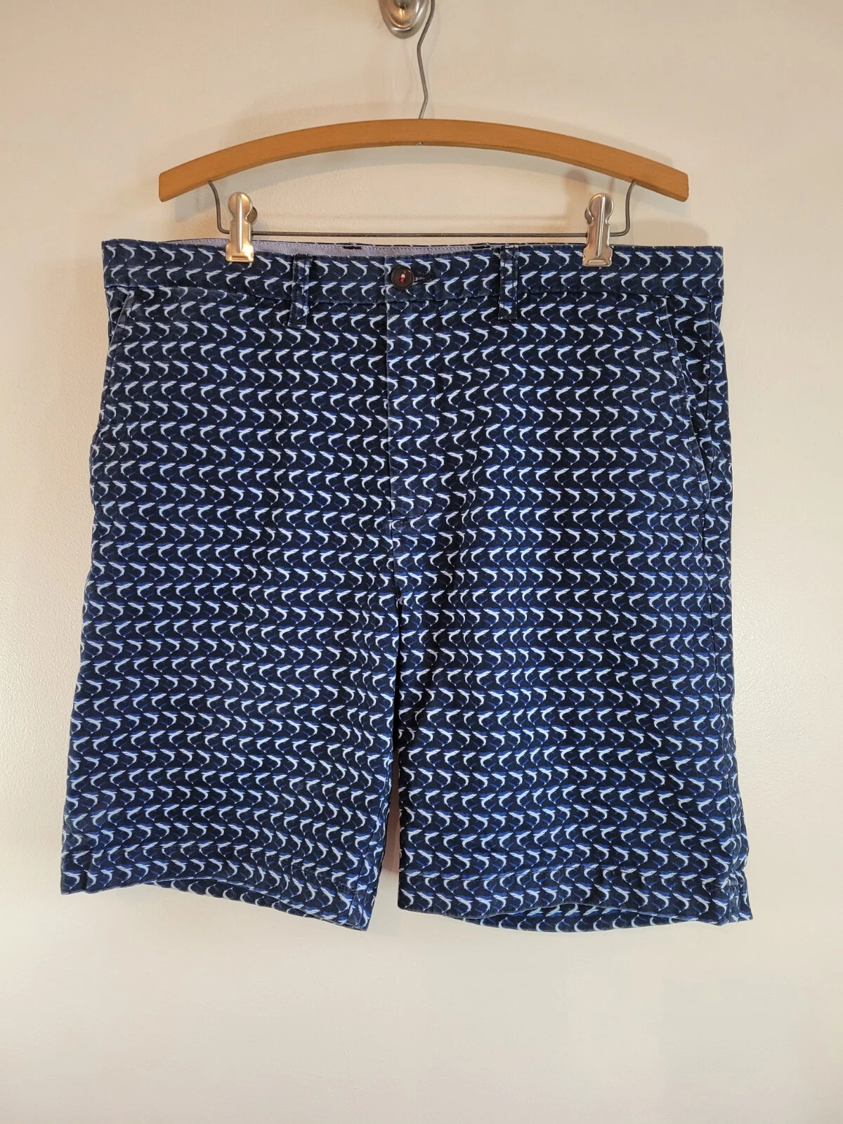 Tommy Hilfiger Mens Flat Front Shark Patterned Shorts 36