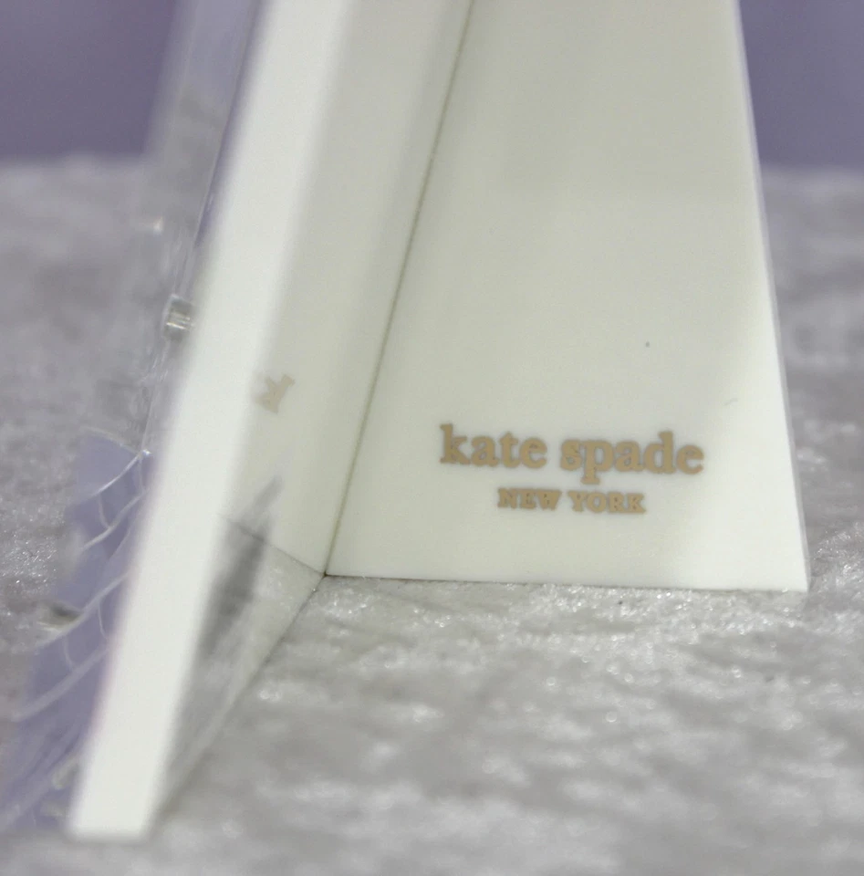 Marco acrílico Kate Spade New York “Spring Pansies” Foto 3 de 4