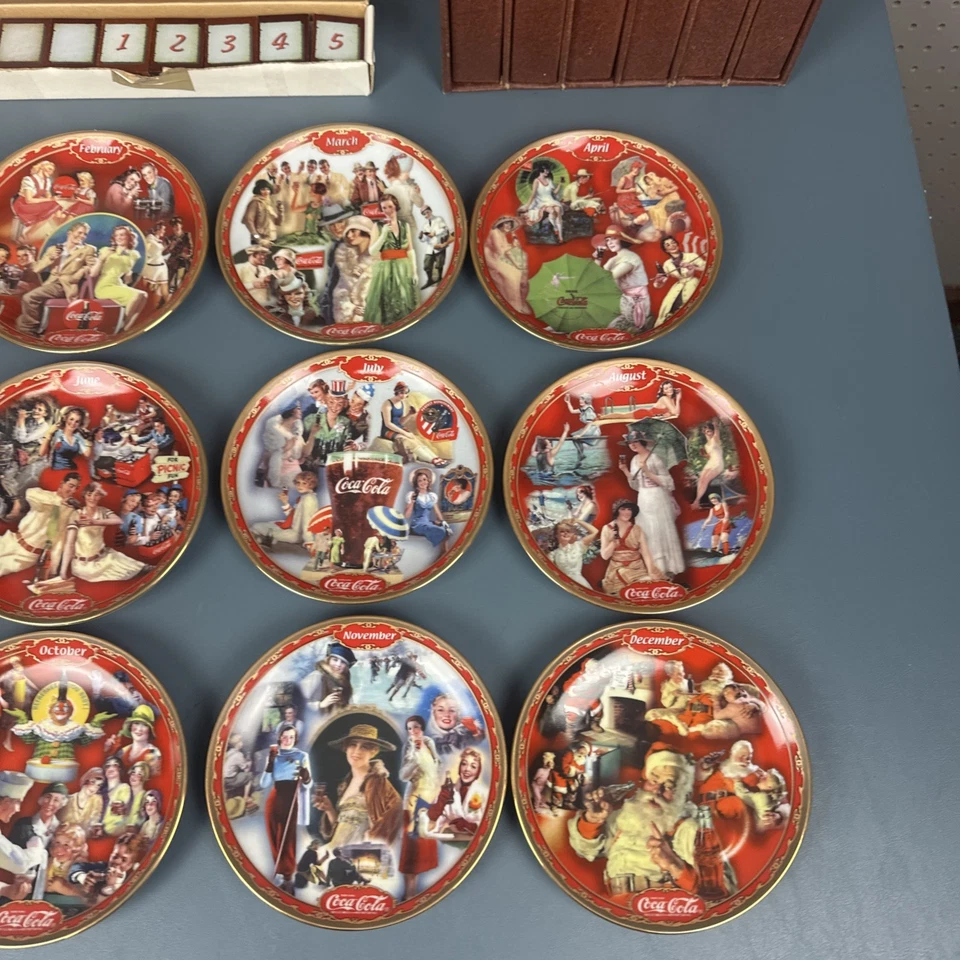 Bradford Exchange Coca Cola Calendar Plate Wall Mount Coke COMPLETE SET - Изображение 3 из 4