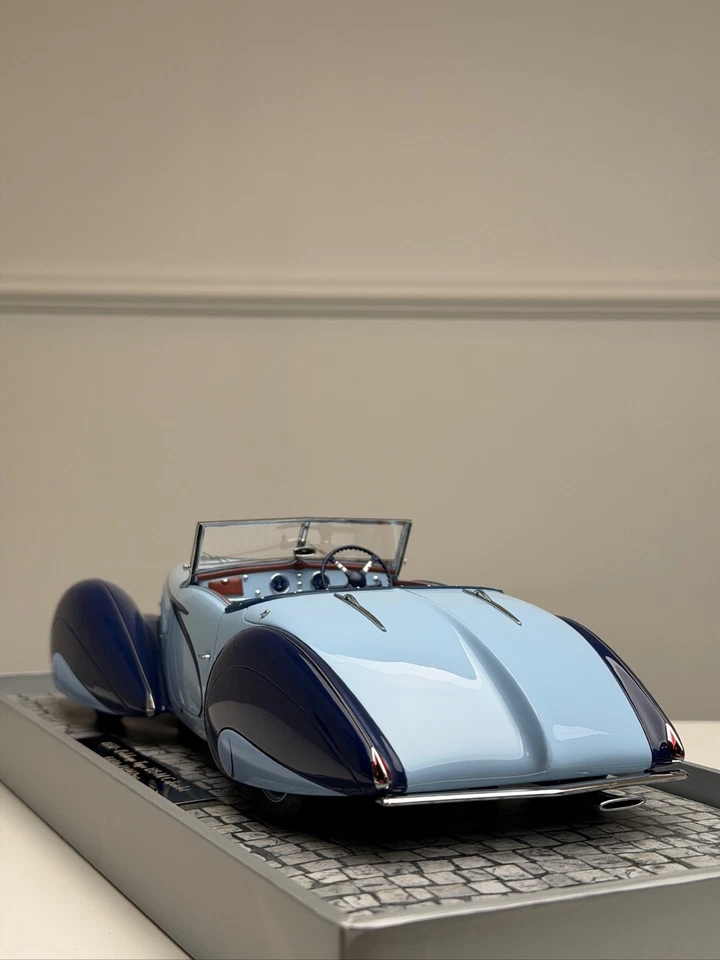 1937 Delahaye Type 135-M Cabriolet (Two-Tone Blue) [MINICHAMPS] 1/18 scale - Image 3 of 4