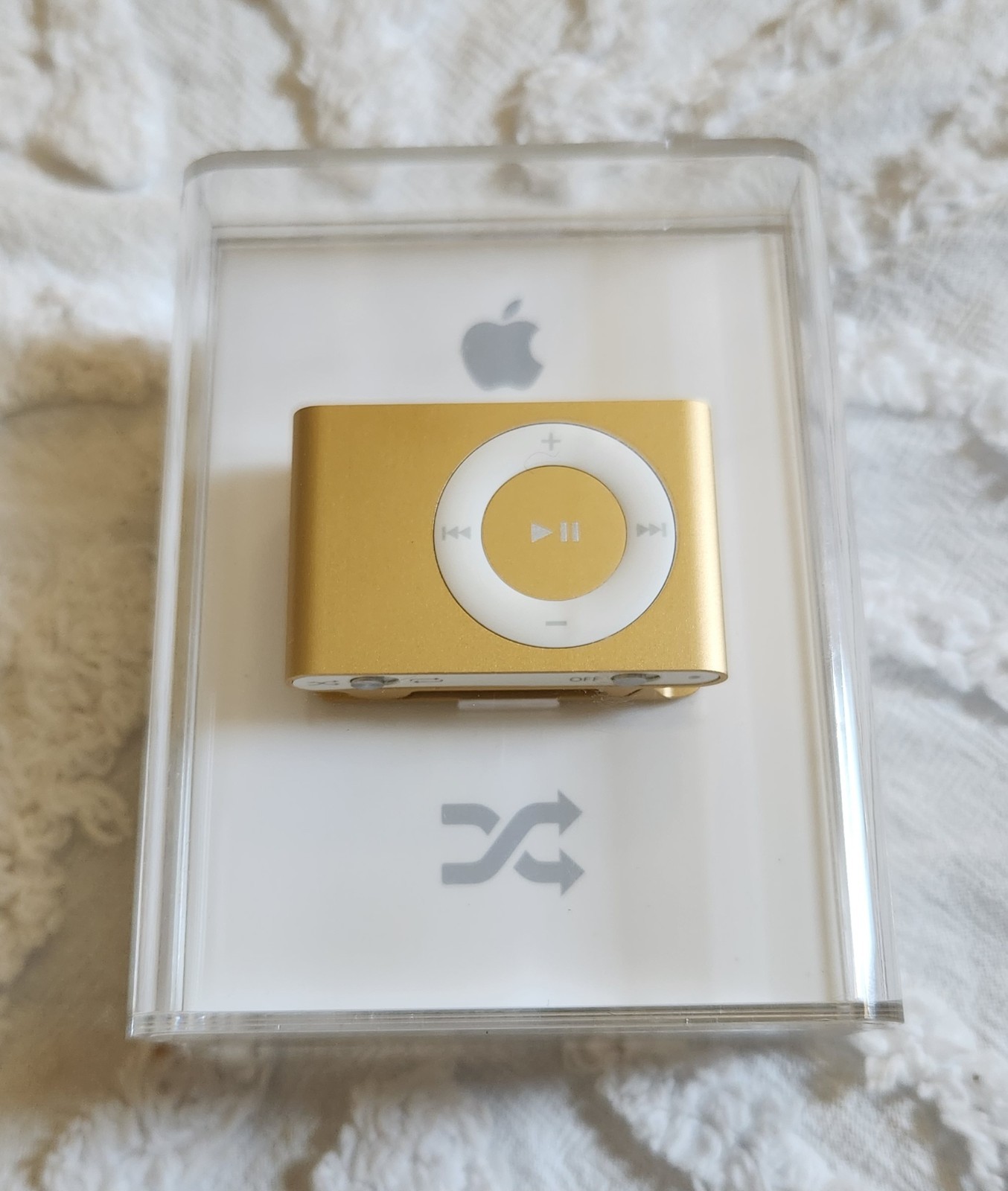 APPLE iPod SHUFFLE 1GB 2nd Generation A1204 GOLD MC167LL/A Sealed NEW