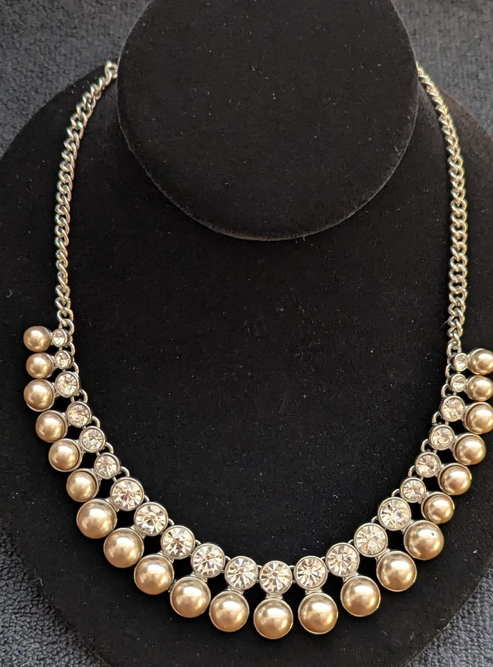 Banana Republic Fringed Tan Faux Pearl And Rhinestone Necklace. Adjustable.  - Image 2 of 4