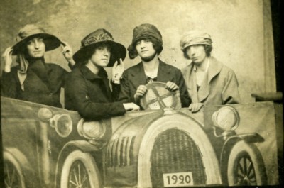 Frankreich Roubaix Messe Humoristische Damen im Auto Studio Arcade altes CDV Foto 1921