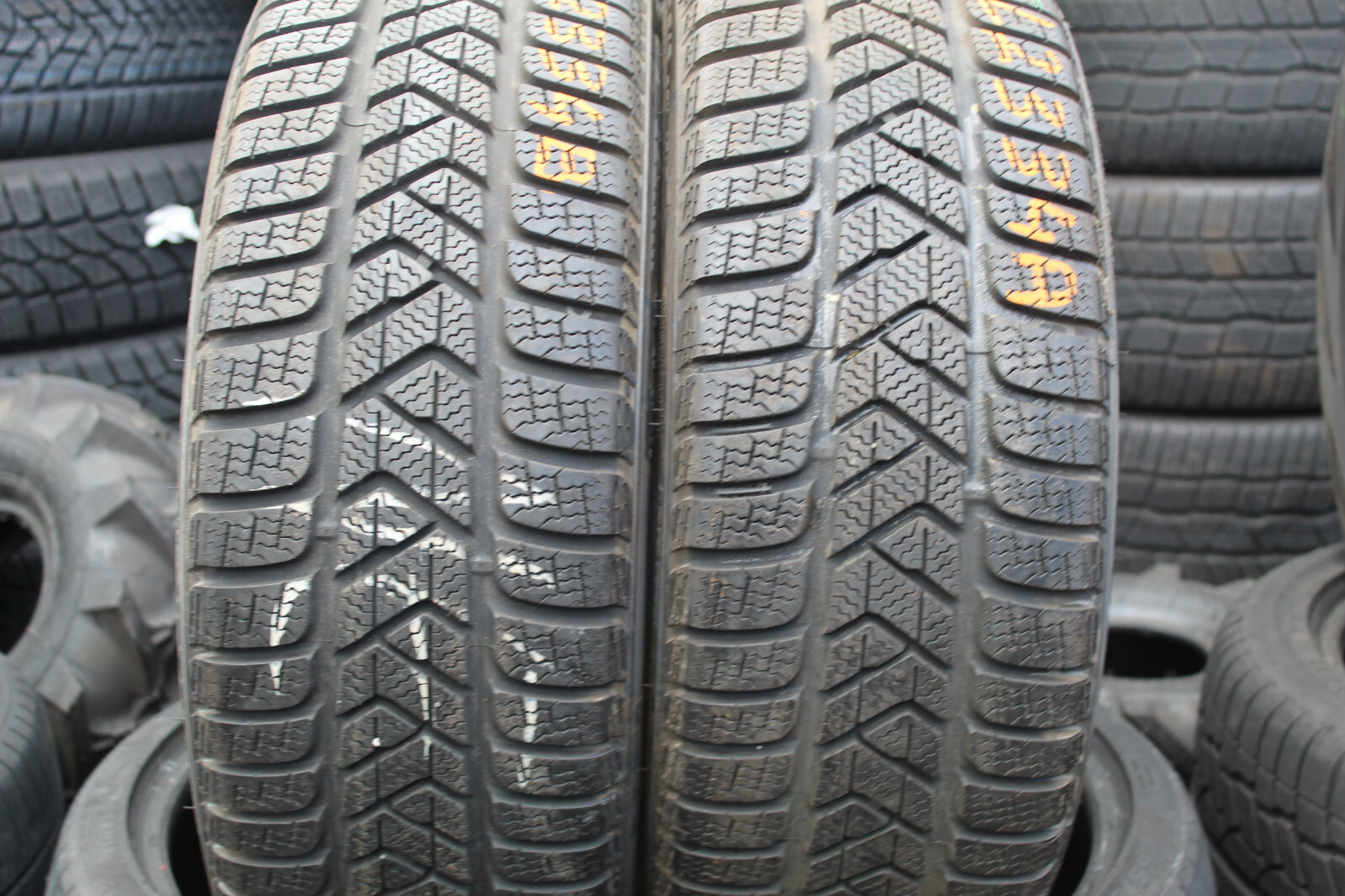 New 205 40 18 Pirelli, Winter, M+S, 86V, x2 A Pair (F1_tyres) L2334