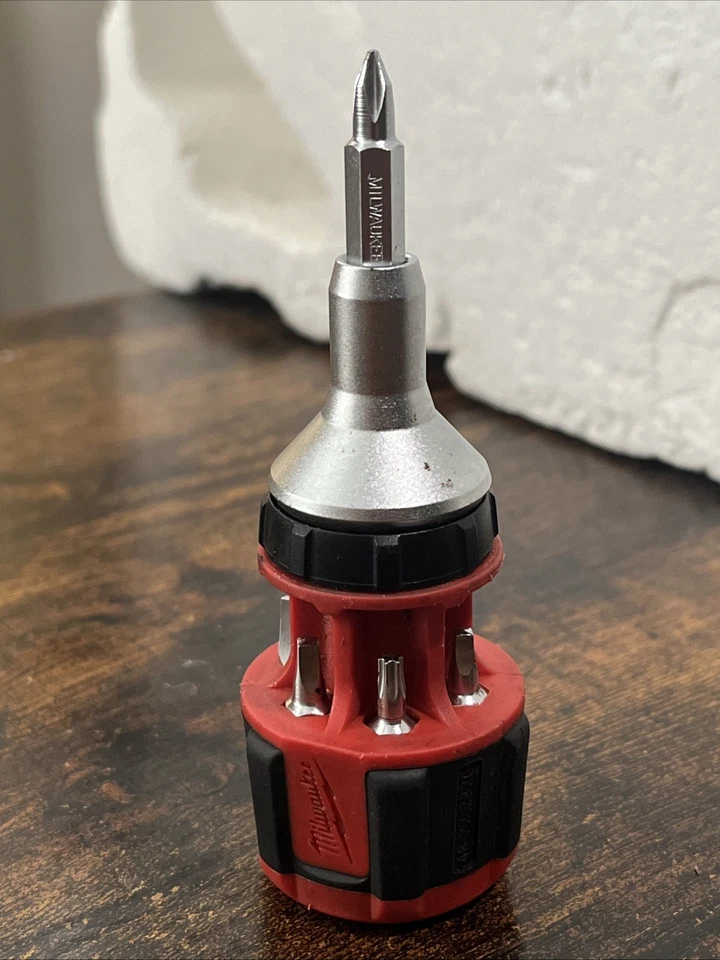 Milwaukee 8-in-1 Hex Shank Compact Ratcheting Multi-Bit Driver 48-22-2330 - Image 3 of 4