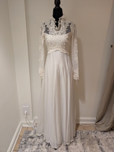 Vintage 1970s Unbranded Off White Wedding Dress Lace Applique Pearl Long Sleeve 