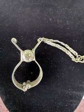 Vintage Victorian Style Ladies Glove Clip Holder Silvertone Look Read