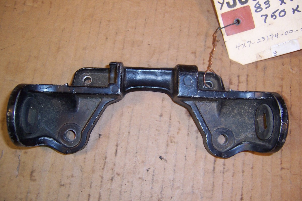 YAMAHA XV750 VIRAGO HEADLIGHT STAY BRACKET XV750 XV 750 XV920 4X7