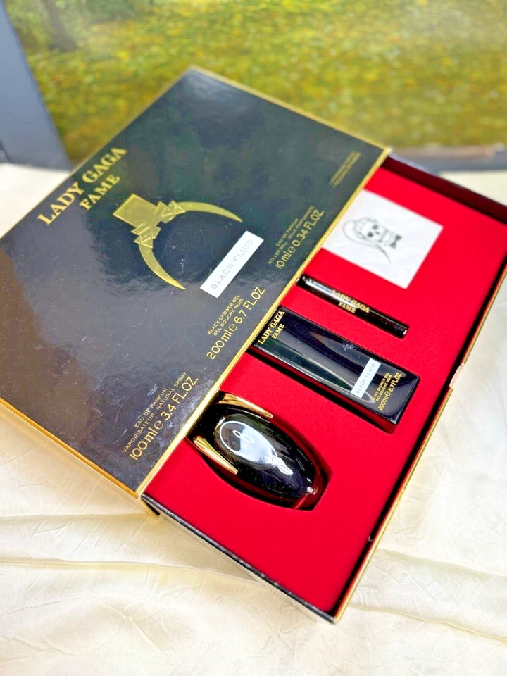 LADY GAGA FAME 100 ML EDT SPRAY, 200 ML GEL DE DUCHA NEGRO, 10 ML EDP ROLLER BALLL Foto 3 de 4