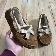 UGG Dakota Perforated Suede Tan Moccasin Slippers Chestnut Floral Bow Womens 6