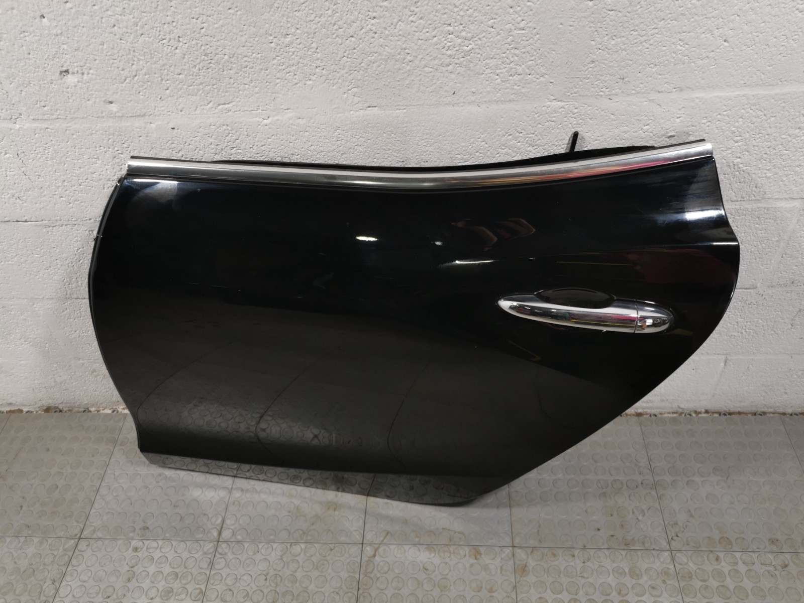 Maserati Ghibli RWD 2017 3.0 L Auto Rear Left Driver Side Door Shell Black Color