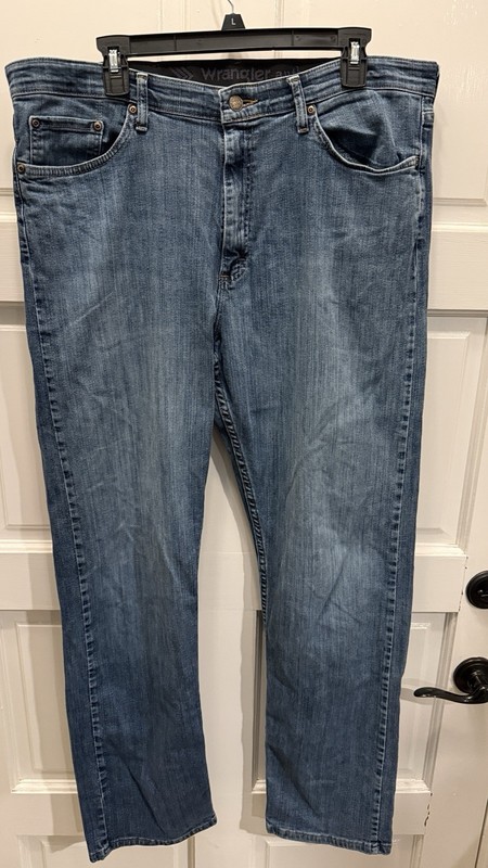 Wrangler Blue Jeans sz 36x34 Relaxed Fit Comfort Straight Leg Denim Stretch