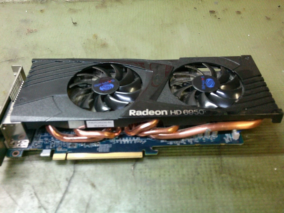 Sapphire Technology AMD Radeon HD 6950 (11188-22) 2GB GDDR5 - Image 2 of 4