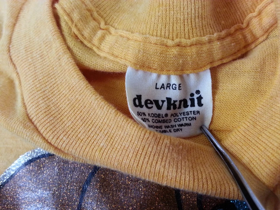 Vintage Retro 1970s Devknit Sad Dog Hug Me Iron On T Shirt Size Youth Large - Image 3 of 4