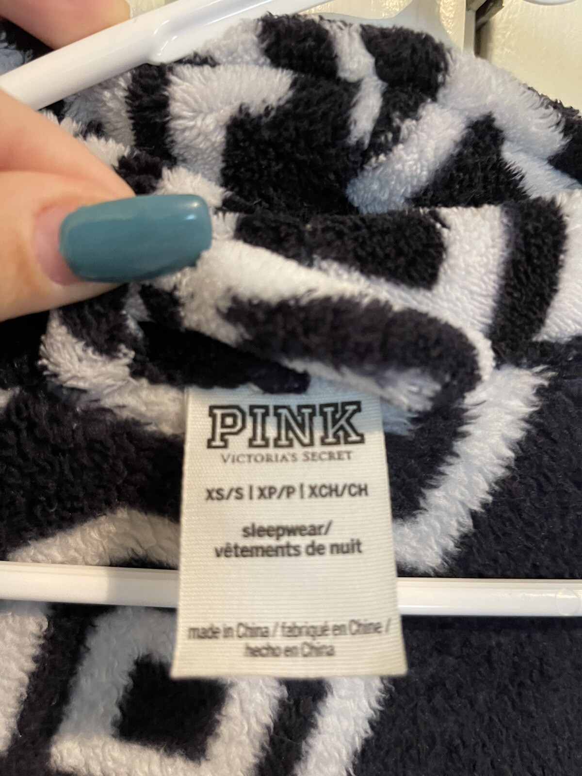 Victoria's Secret PINK logo bathrobe Gem