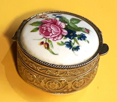 ALTE SCHMUCKSCHATULLE mit aufklappbarem Keramikdeckel, Schmuckpillen - mindestens silberfarben