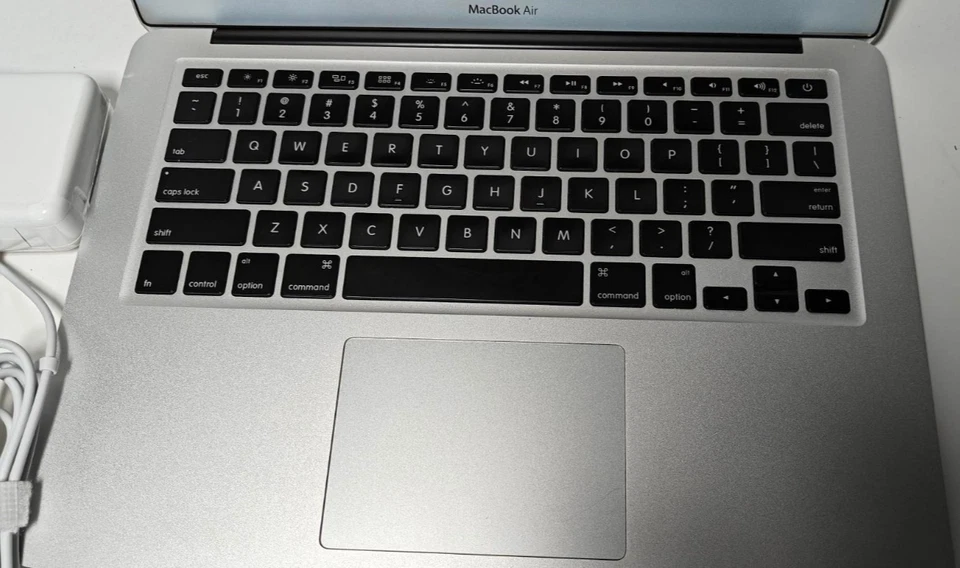 Apple MacBook Air 13" 2011 A1369 Intel Core i5 1.7GHz 4GB 128GB - Image 3 of 4