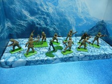 WW2  LOT 23   BRITISH ARMY PLASTIC VINTAGE 1:32 RARE   . !!!