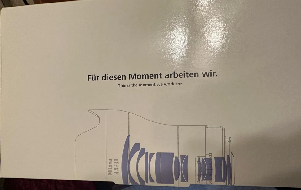 Montaje de lente de cámara de fotograma completo ZEISS Milvus 21 mm f/2,8 ZE, negro Foto 3 de 3
