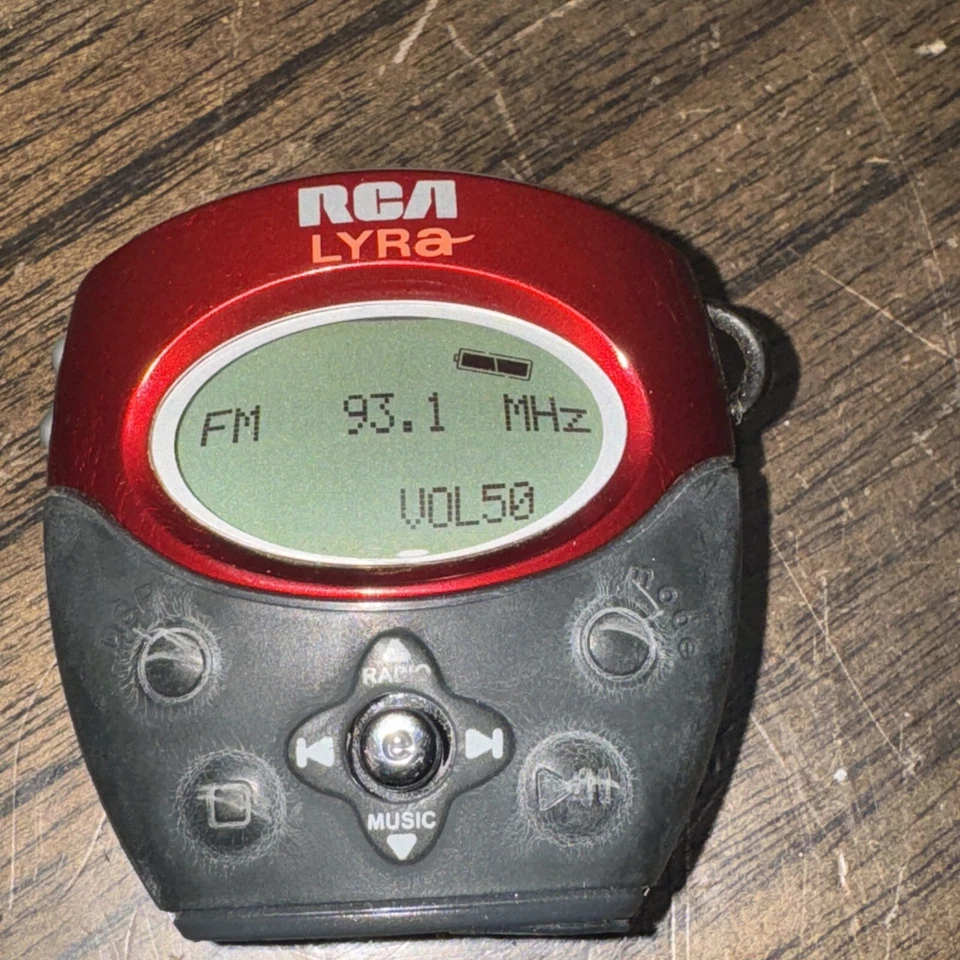 RCA Lyra RD1080 128MB Portable Digital Audio Player Red MP3 Pro 2002 - Image 3 of 4