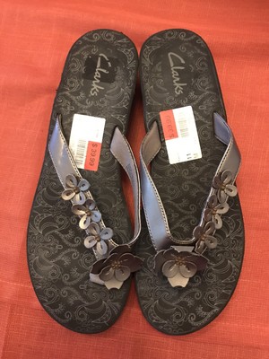 clarks skiff flip flops