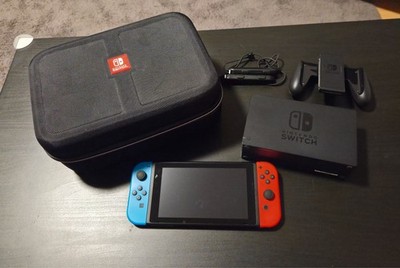 Nintendo Switch Konsole mit Joy-Con inkl. Tasche - Neon-Rot/Neon-Blau/Grau