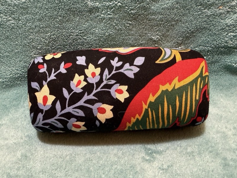 Vera Bradley Hard Clamshell Glasses Case Retired “Versailles” Pattern