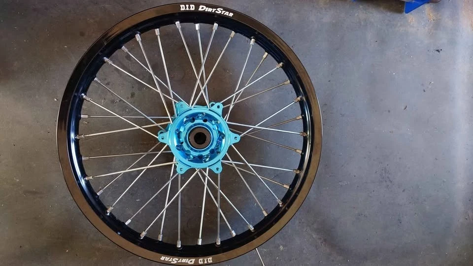 Rueda trasera yz125 19x1.85 llanta NUEVA DID NUEVA azul Tusk Hub Foto 4 de 4