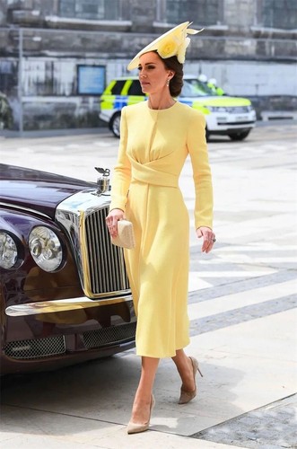 Princess Designer Elegant Celebrity Luxury Chic Gorgeous Dress Long Sleeve - Picture 2 of 36