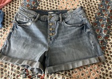 Women  s SZ 8 Old Navy Secret Slim Pockets High Rise Buttonfly Shorts 