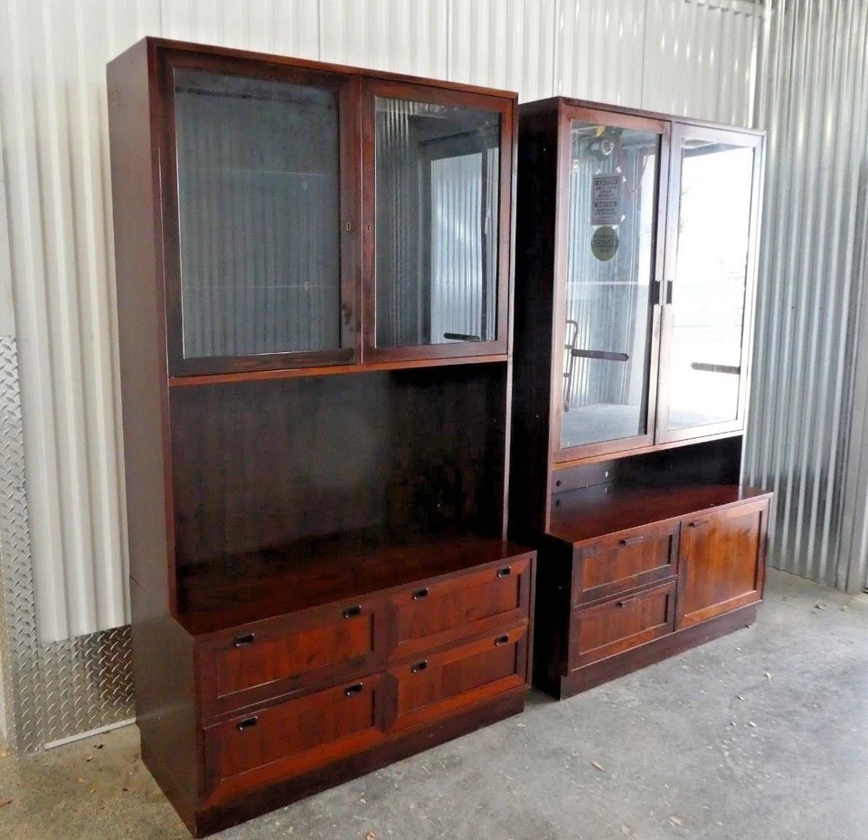 2 IMPONENTES LIBRERÍAS DANESAS MODERNAS DE PALISANDRO CON ILUMINACIÓN INTERNA Foto 4 de 4