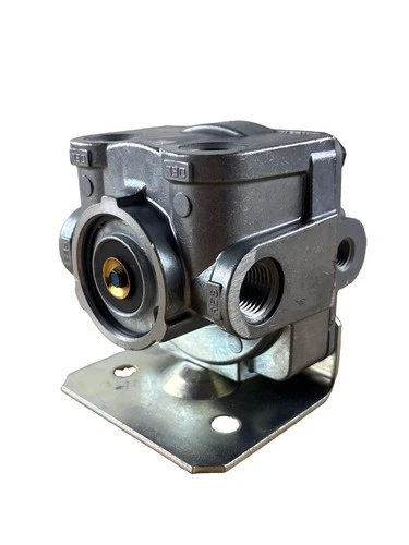 Haldex KN28140 2-Port Air Brake Relay Valve w/ Mounting Bracket