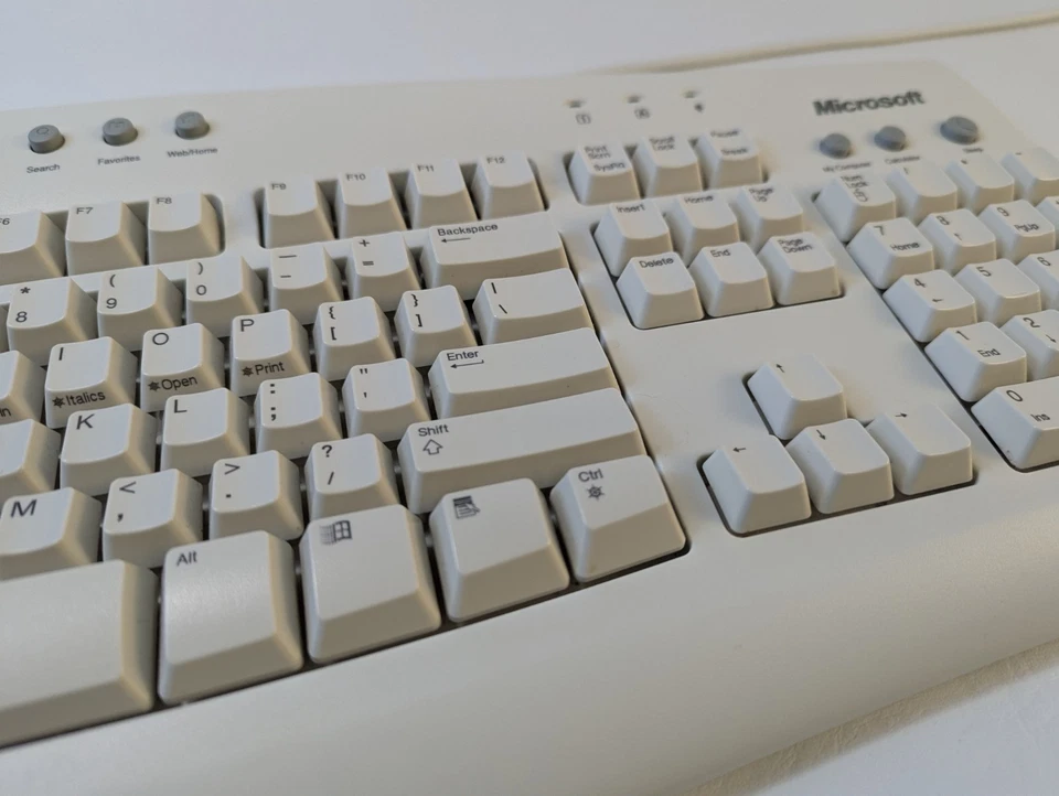 Microsoft Keyboard Retro Ps2 Qwerty Like New Very Clean Original  TESTED A+ - Image 4 of 4