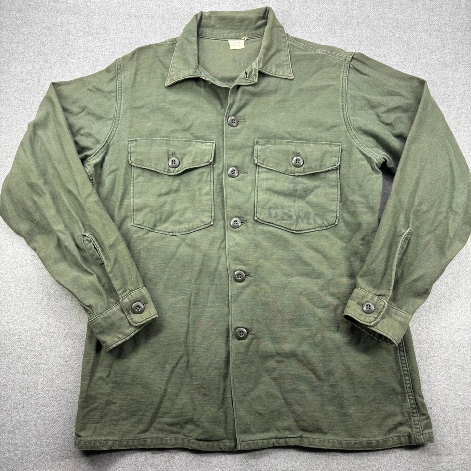 Camisa utilitaria vintage 1970 USMC OG-107 era de la guerra de Vietnam algodón satén 15,5x33 Foto 2 de 4