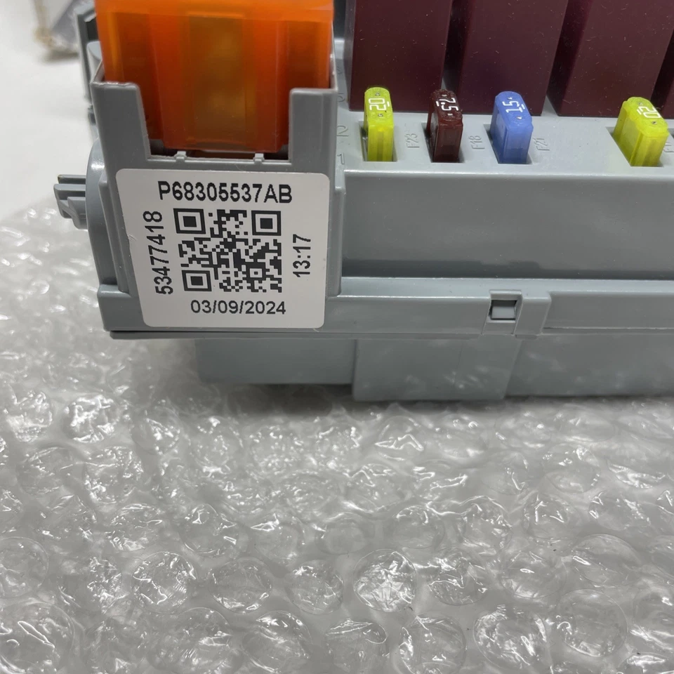 14-22 RAM PROMASTER 1500 2500 3500 CENTRO DE ALIMENTACIÓN INTELIGENTE OEM MOPAR 68305537AB Foto 2 de 4