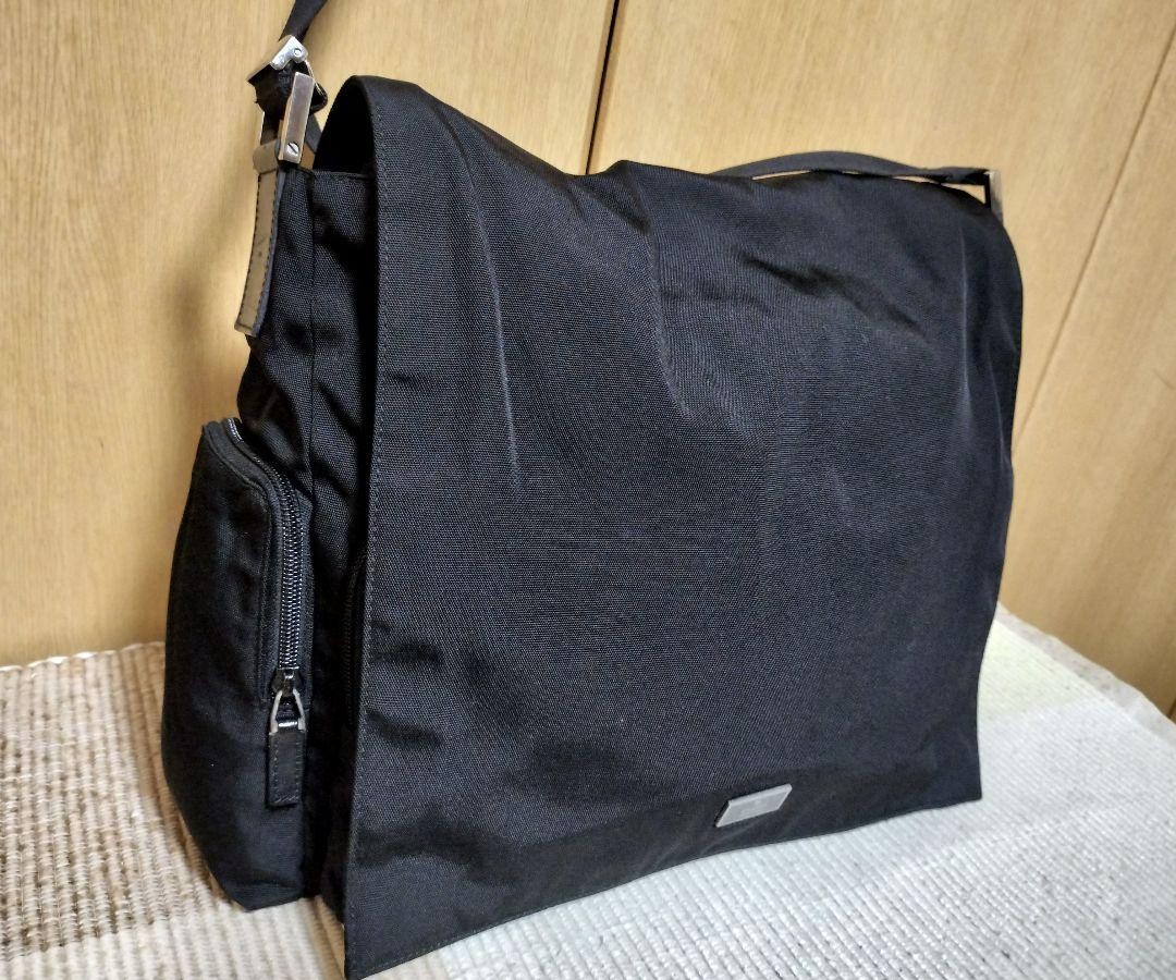 GUCCI Canvas and Leather Messenger Shoulder Bag Made in Japan