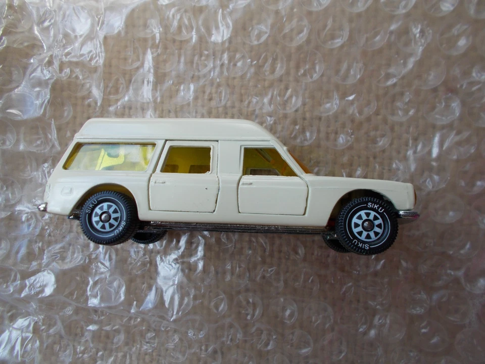 Siku Binz Ambulance Europ L 70er mit OVP - Bild 4 von 4