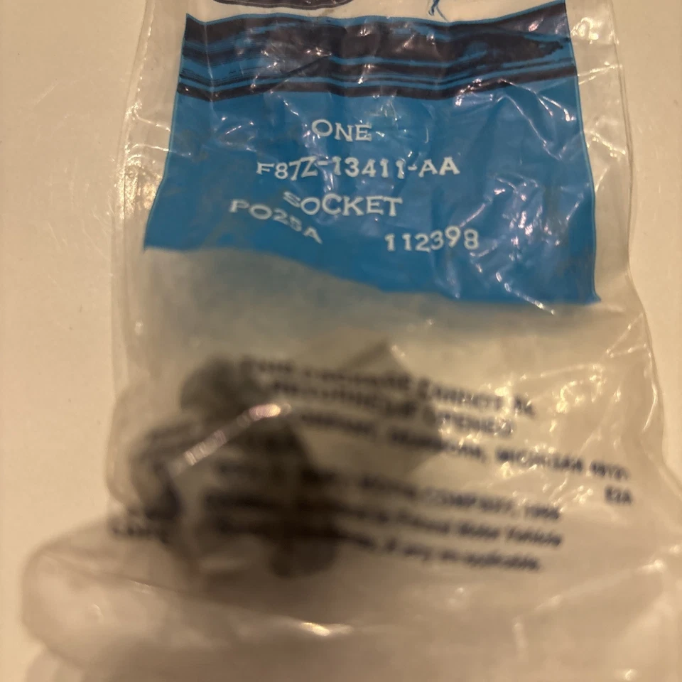 98-03 Ford Escort Side Marker Light Socket Assembly F87Z-13411-AA OEM - Image 3 of 4