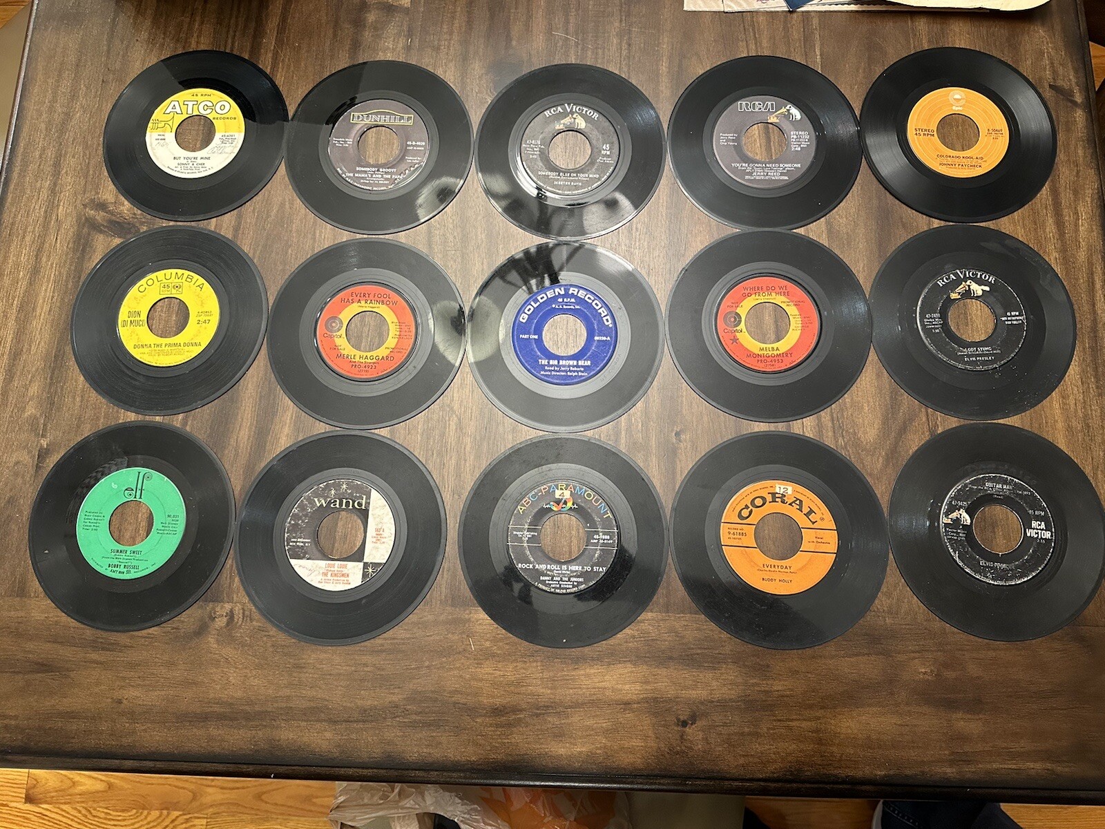 Vinyl Records Lot of 47: 45 rpm MCA/Columbia/Capital/RCA Víctor-image