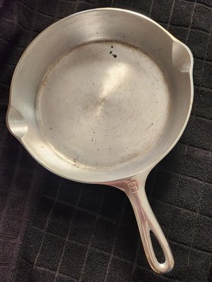 Lowered price !! RARE DU & SHINY CHROME CONDITION GRISWOLD 8 CASTIRON SKILLET!