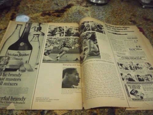*RARE vintage OJ Simpson/Barbra Streisand LOOK Magazine/photos October 15, 1968 - Picture 3 of 4