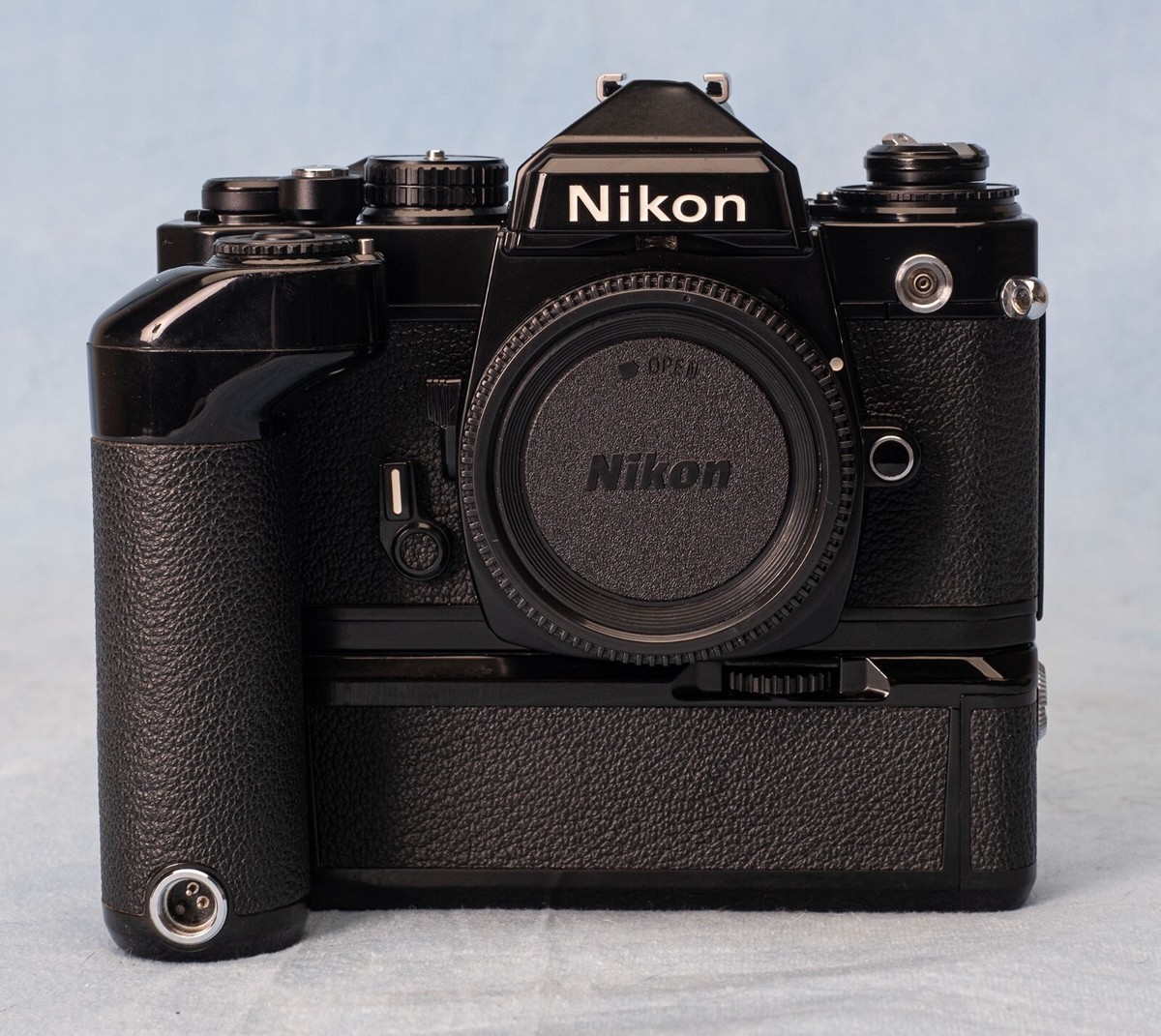 Nikon FE2 Black Body W/ MD 12 winder, excellent condition !