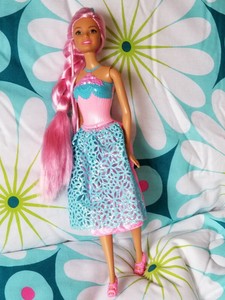 BARBIE-DOLL-LONG-PINK-HAIR-SUPER-CUTE