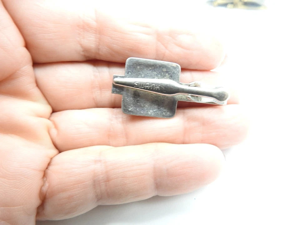 Clipe de barra de gravata Swank preto esmalte tom prata metal inicial J masculino vintage - Imagem 4 de 4