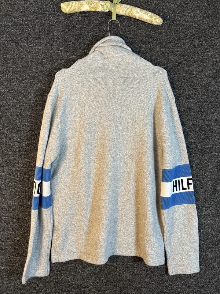 Suéter Tommy Hilfiger Para Hombres Gris Cuello Tortuga Mezcla de Lana Spellout Talla Lg Suave Foto 2 de 4