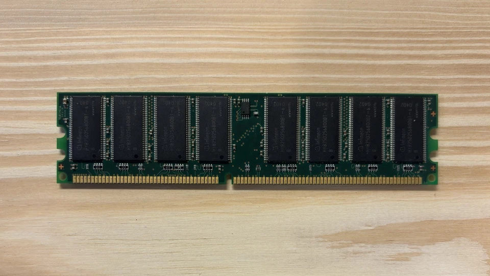 Infineon 512MB DDR-333MHz DIMM PC-2700U CL2.5 RAM Memory (HYS64D64320GU-6-B) - Image 2 of 2