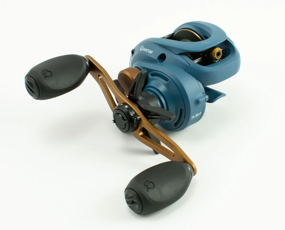 QUANTUM SMOKE X SMX100HPT 7.3:1 GEAR RATIO RIGHT HAND BAITCAST REEL - Image 3 of 4
