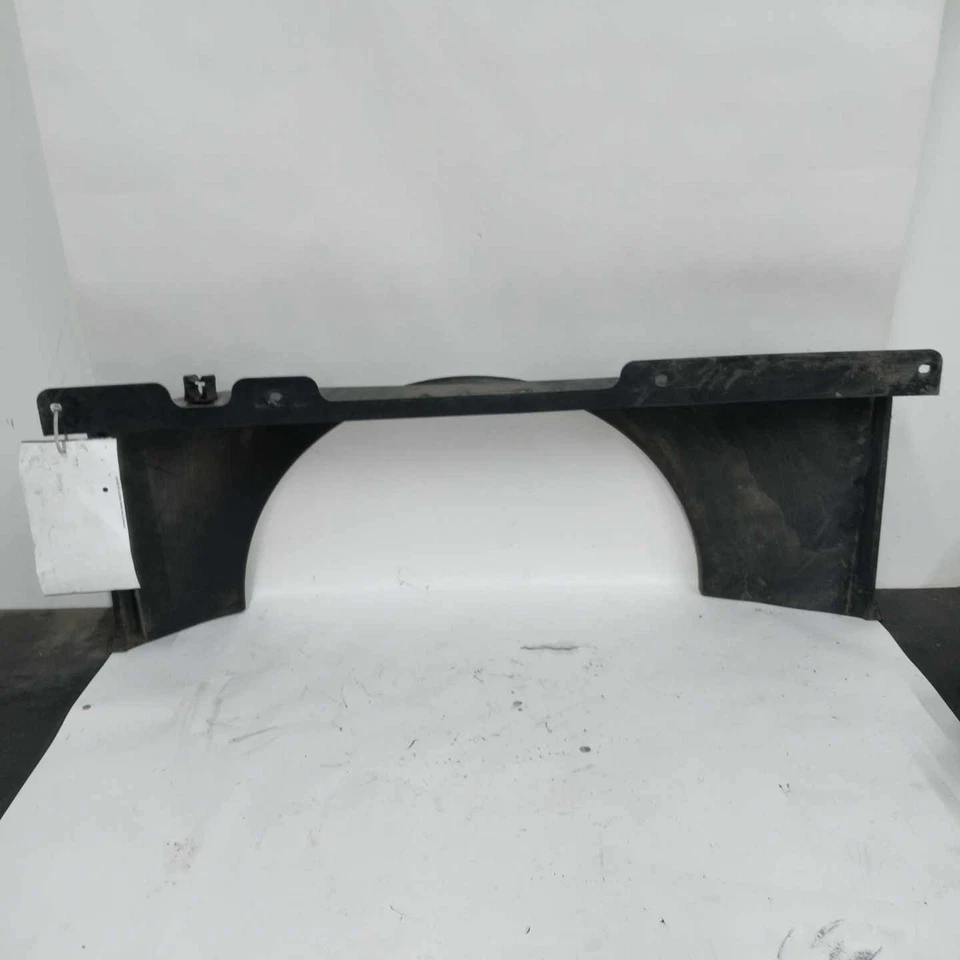 2001-2005 Chevy Silverado 2500 Fan Shroud 6.6l - Imagem 2 de 4