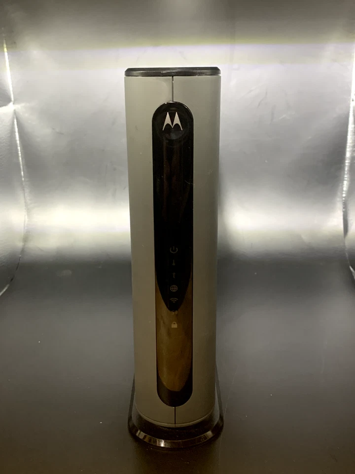 Motorola MG7550 16x4 Cable Modem + AC1900 Dual Band WiFi Router - All-in-One - Image 2 of 4